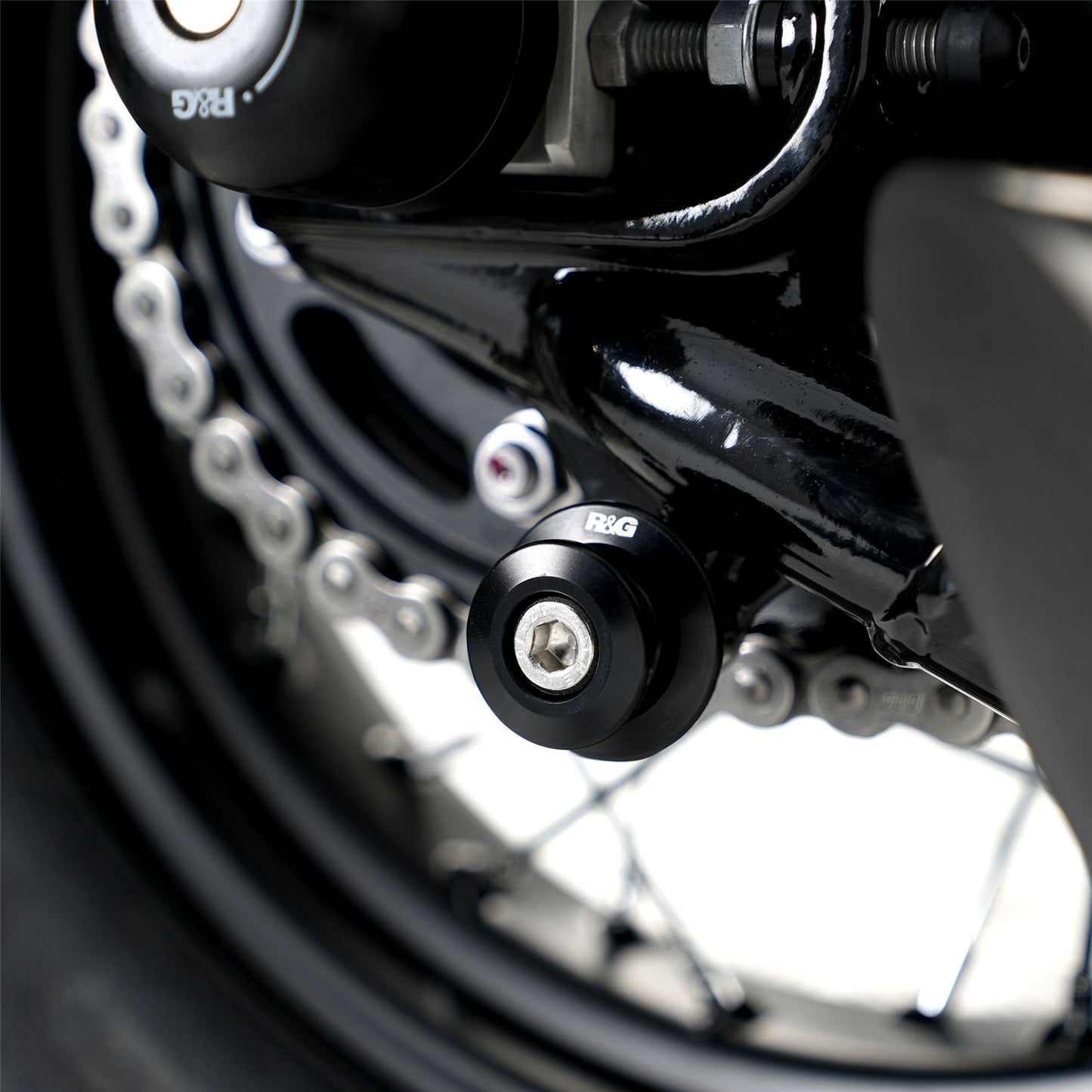 M8 Elevation Paddock Stand Bobbins Colour: Titanium