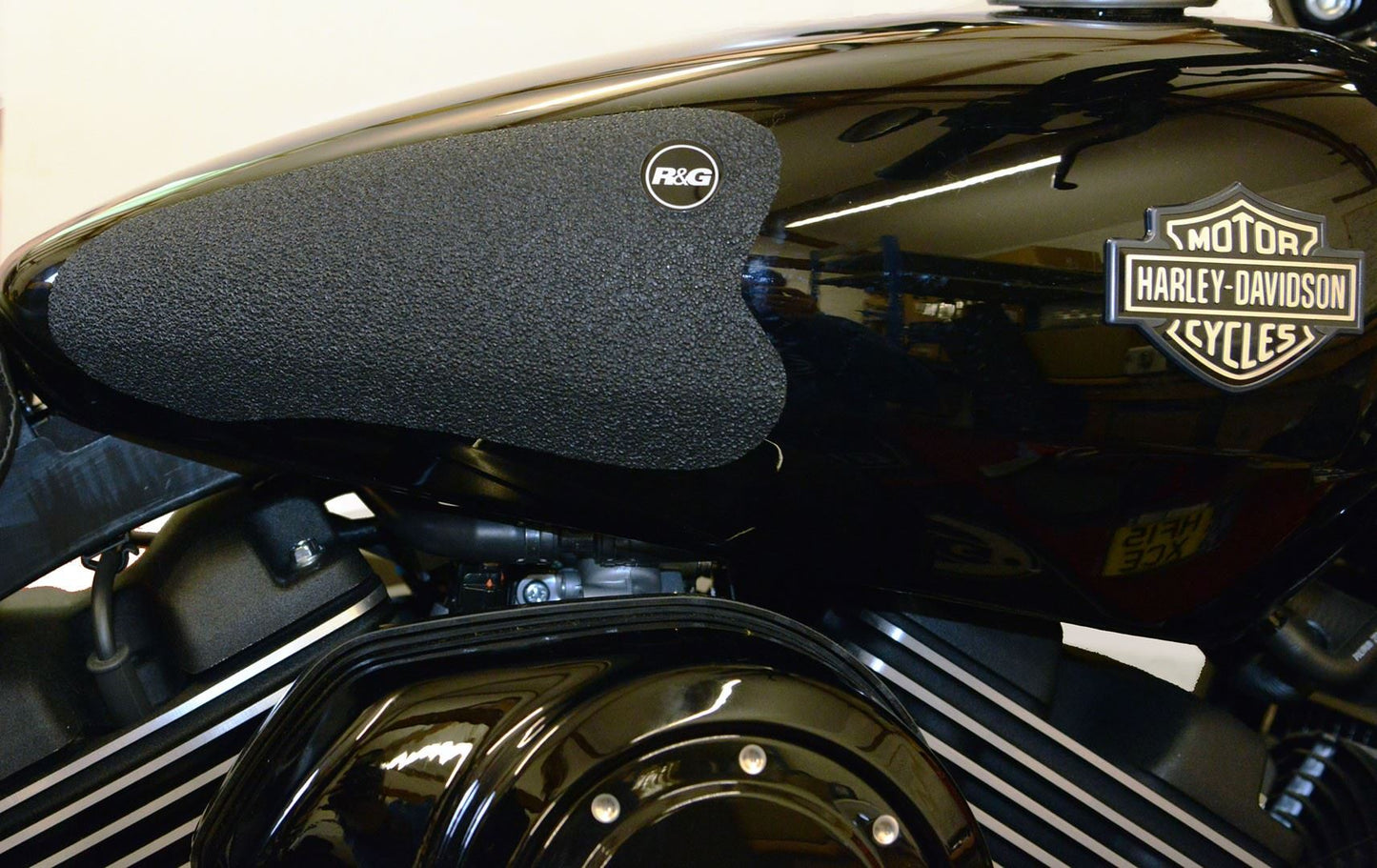 R&G Tank Traction Grips for Harley Davidson Street 750/500 Colour: Black