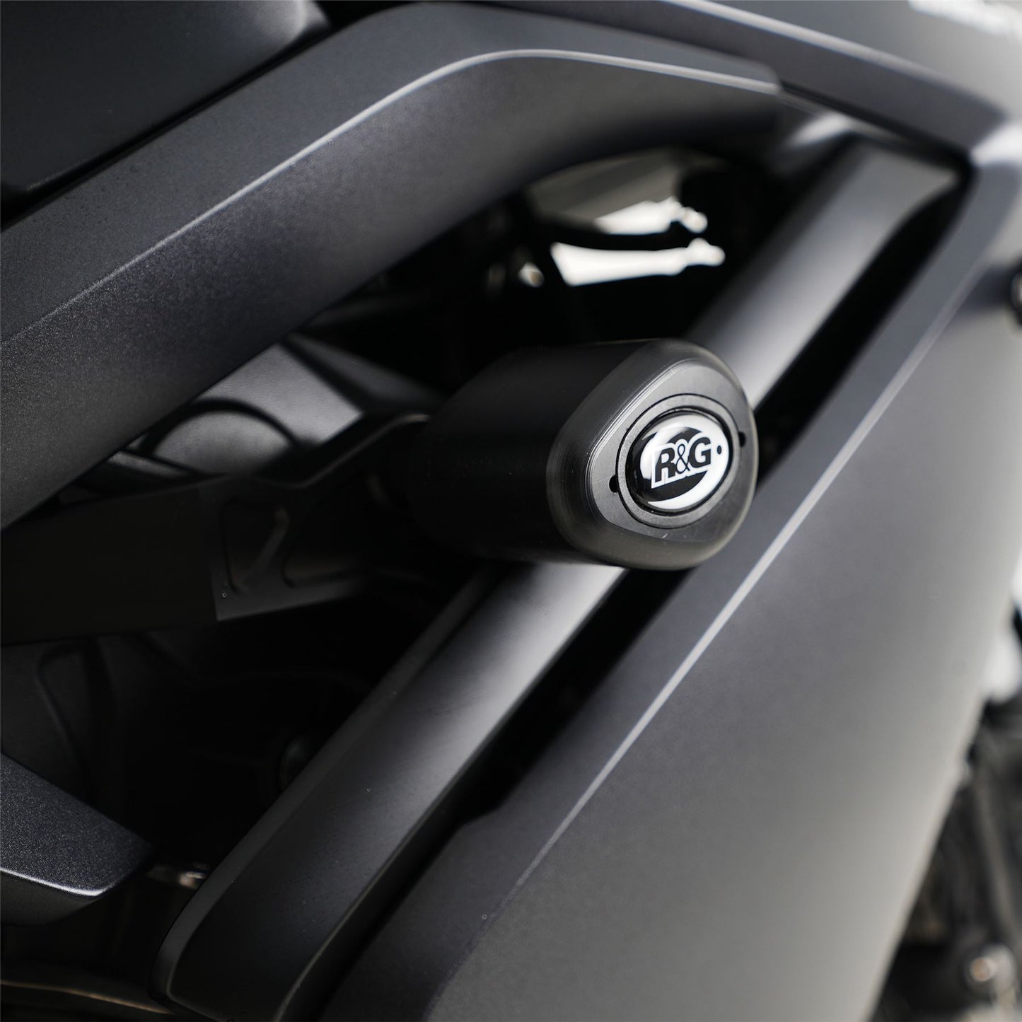 Crash Protectors - Aero Style for Triumph Daytona 660 '24- CP COLOUR : BLACK