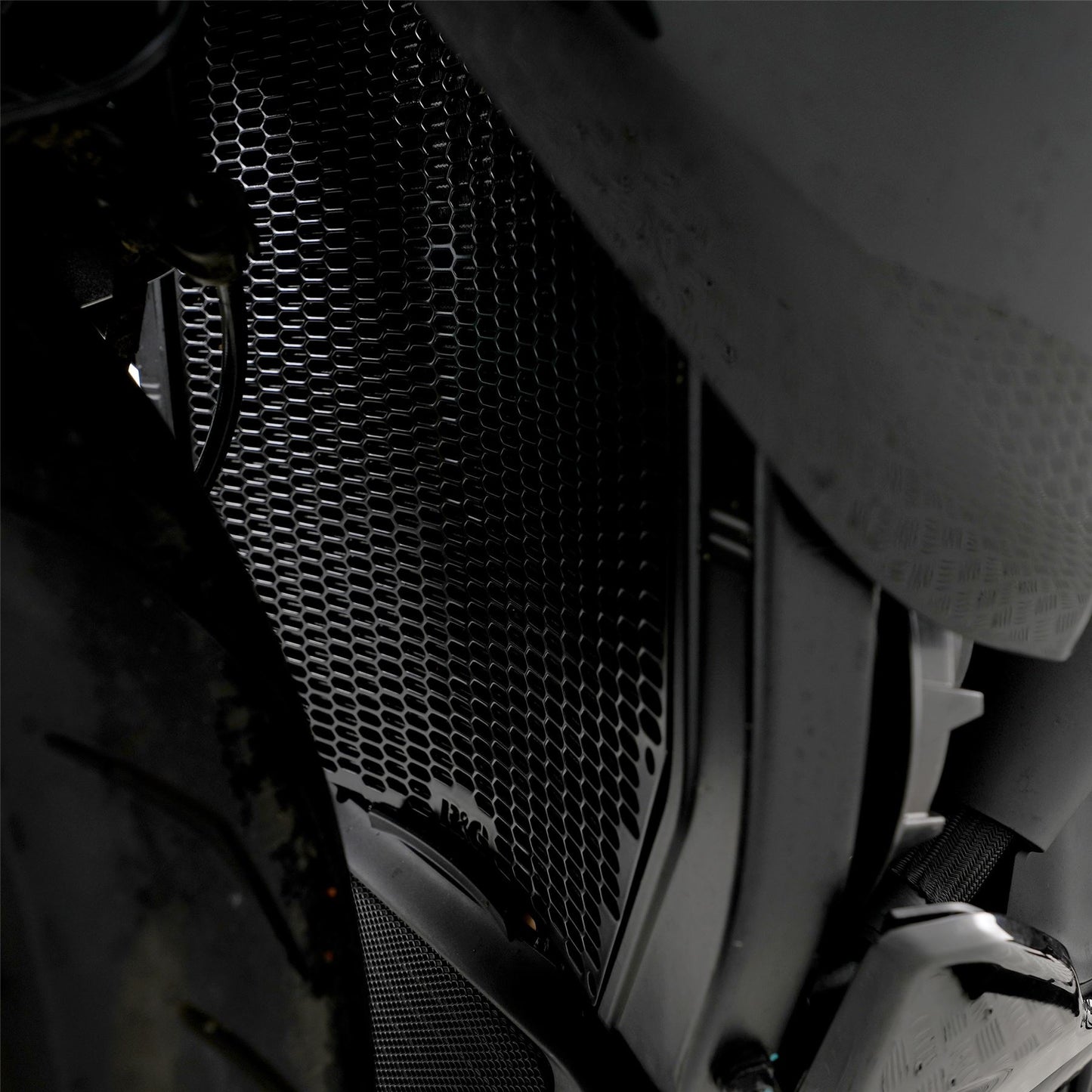 PRO Radiator Guard for Ducati Diavel V4 '23- Colour Finish: Matt Red