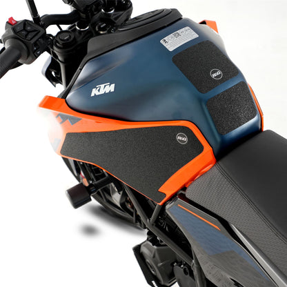 R&G Tank Traction Grips for for KTM Duke 125/250/390 2024 Colour: Clear