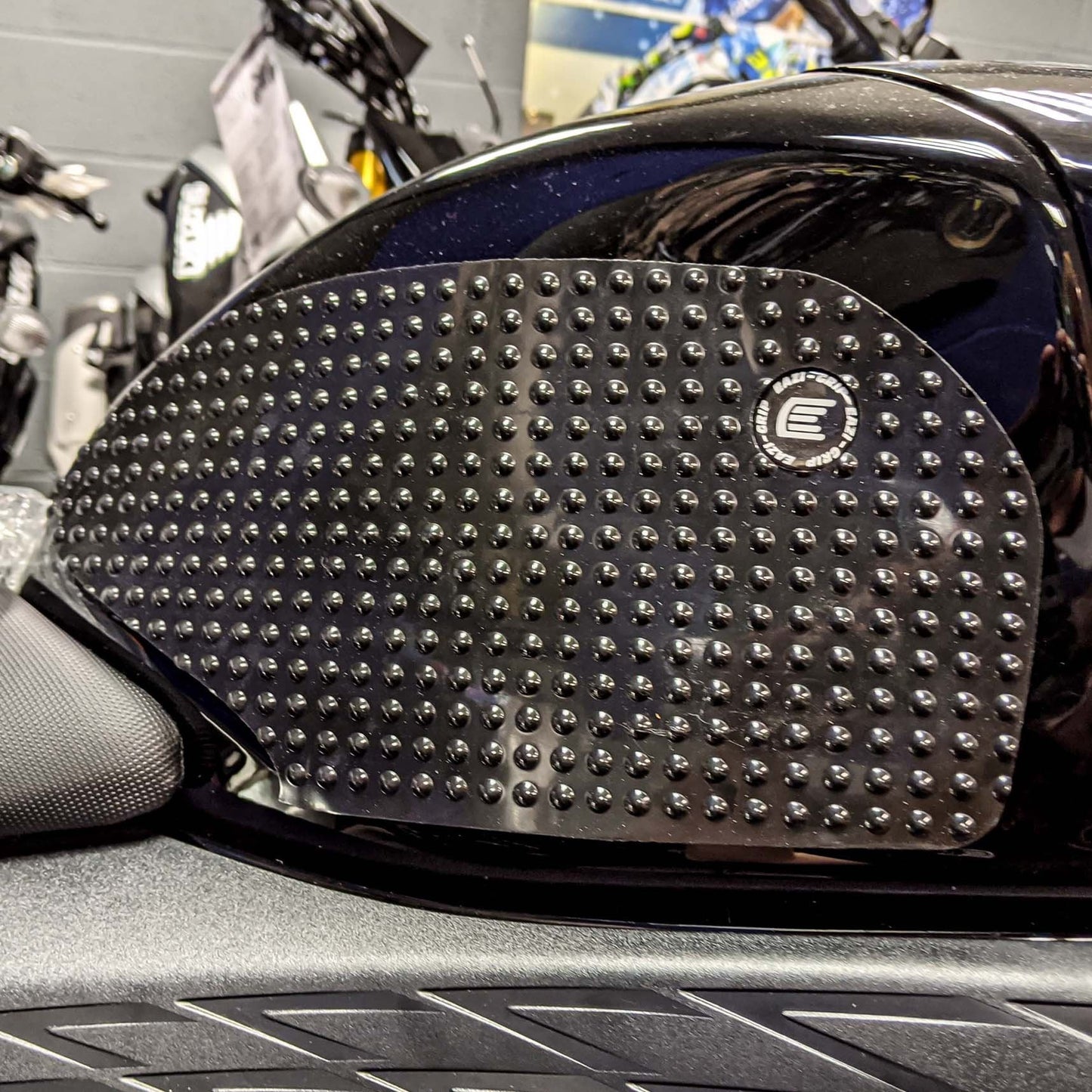 Eazi-Grip Suzuki Hayabusa 2021-2025 - EVO Eazi-Grip Colour: Black