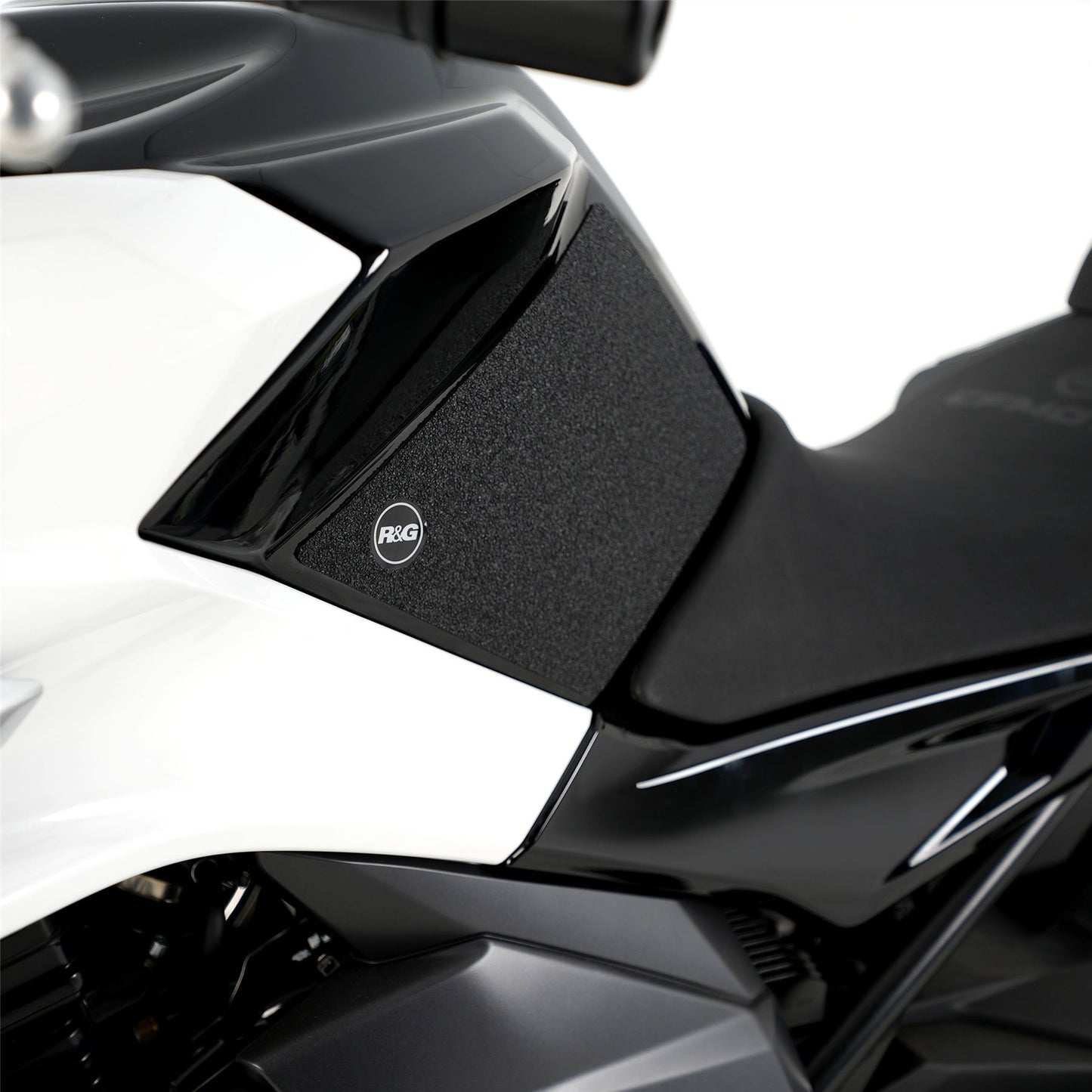R&G Tank Traction Grips for CFMoto 650NK '22- Colour: Clear