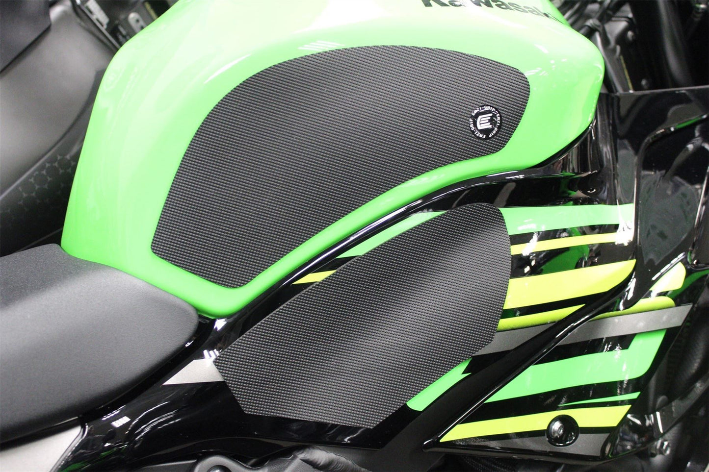 Eazi-Grip Kawasaki ZX6R 2019-2025 - PRO Eazi-Grip Colour: Black