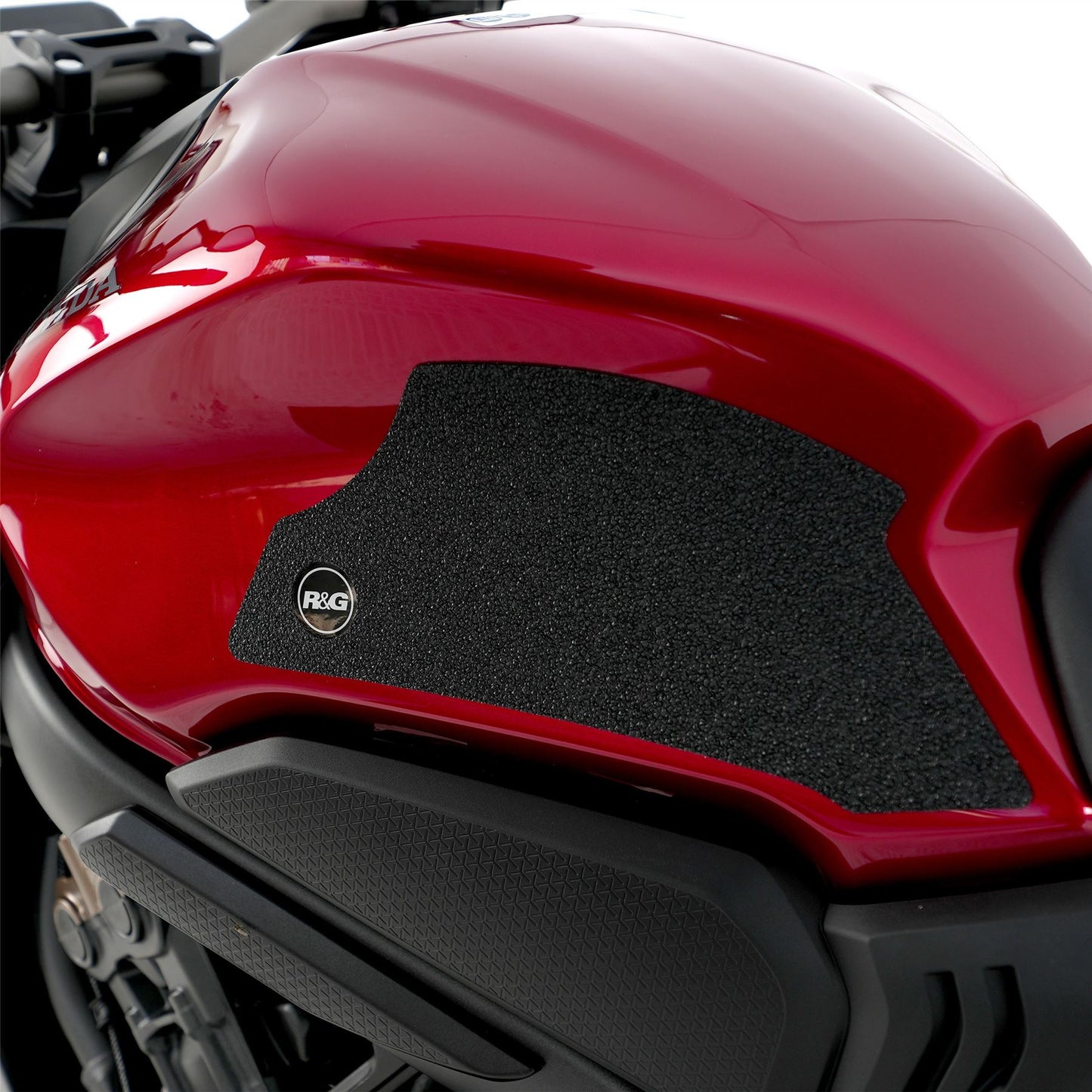 R&G Tank Traction Grips for Honda CB650R '19-, CBR650R '19- & CB650F '19- Colour: Clear