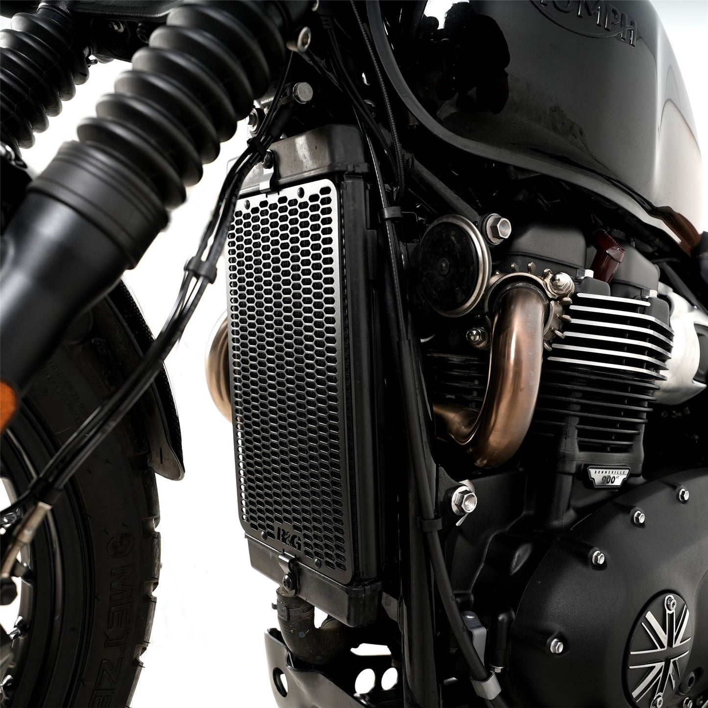 PRO Radiator Guard for Triumph Thruxton 1200, Thruxton 1200R, Street Cup '17-, Bonneville T120 '16-, Bonneville T100 '17-, Street Twin '16-, Speed Twin 1200 '19-'21, Scrambler 900 ’23- & Speed Twin 900 '22- '24
