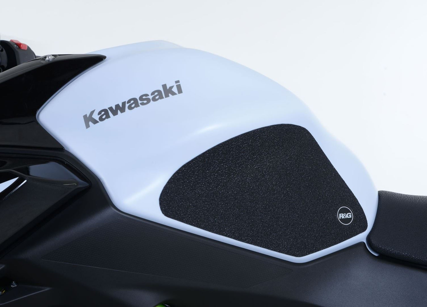R&G Tank Traction Grip for Kawasaki Z650 '17- & Ninja 650 '17- '24 Colour: Clear