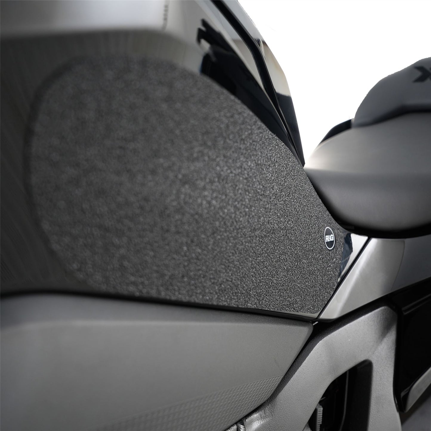 R&G Tank Traction Grips for BMW S1000XR '24-/M1000XR '24- Colour: Black
