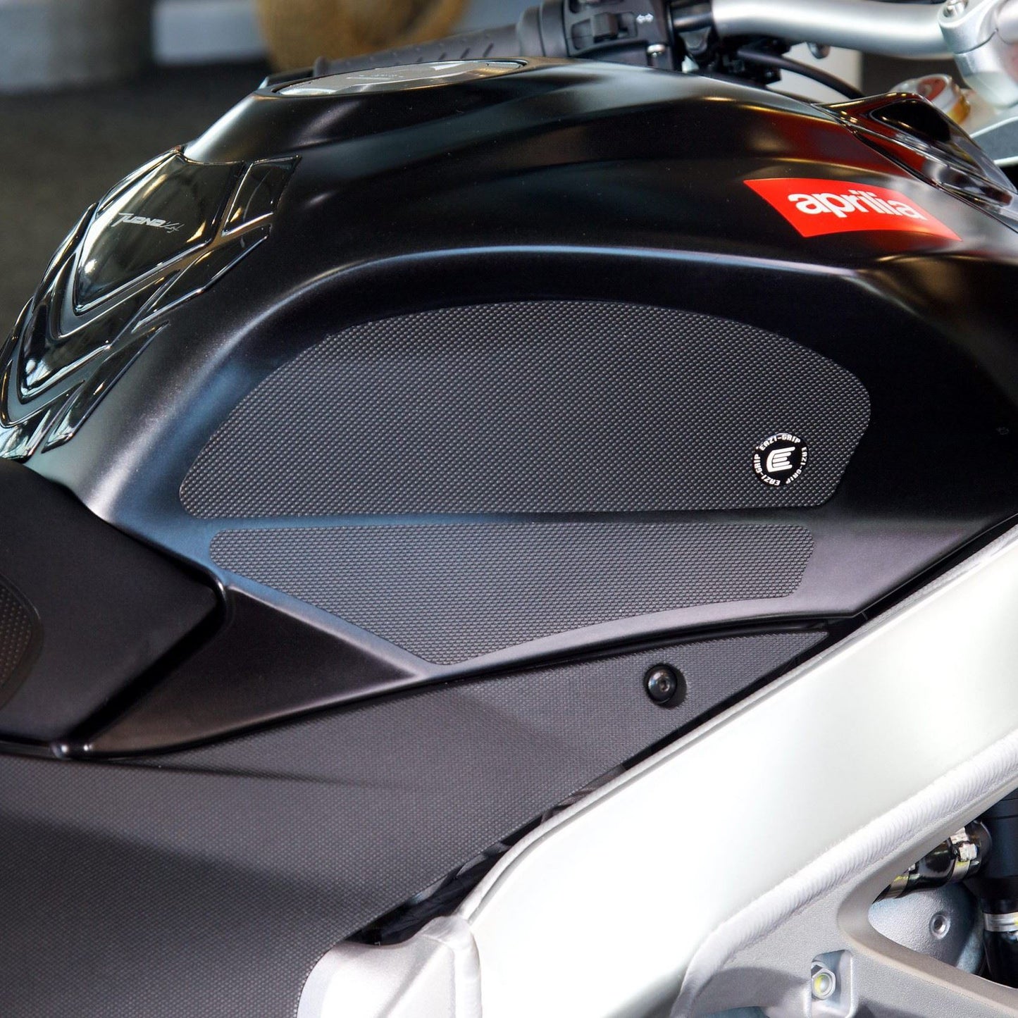 Eazi-Grip Aprilia RSV4 2008-2020 - PRO Eazi-Grip Colour: Black