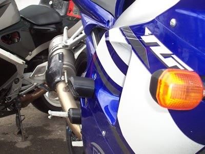 Crash Protectors - Classic Style for Yamaha YZFR1 '00- '01 Colour: Black