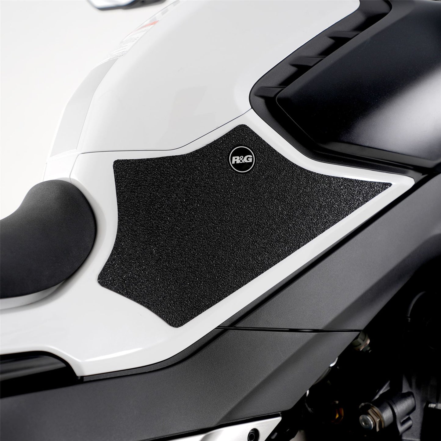 R&G Tank Traction Grips for CFMoto 800NK '23- Colour: Clear