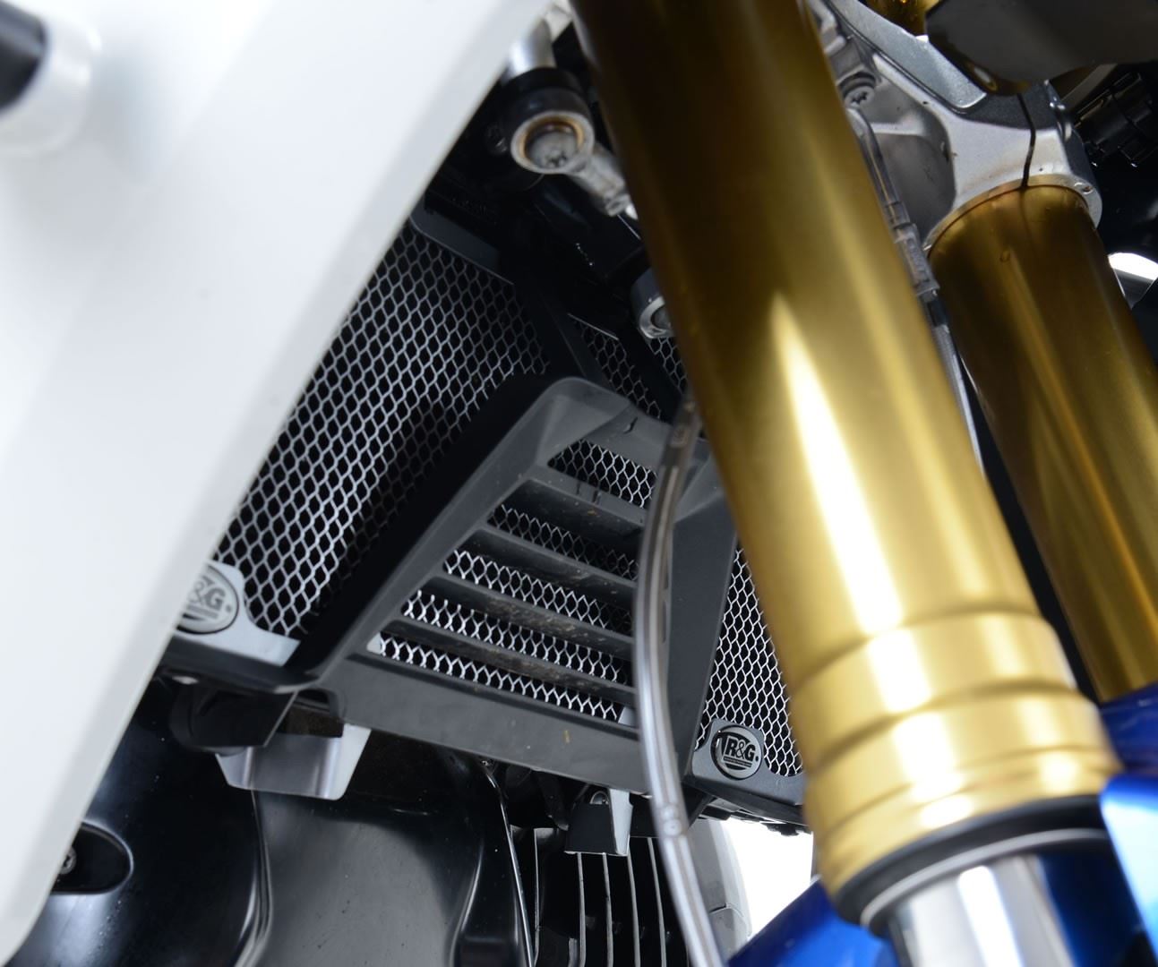 Radiator Guard for the BMW R1200R/RS '15-'18 R1250R (RS) '19-, R1250RS SE '24- Radiator Guard Colour: Black