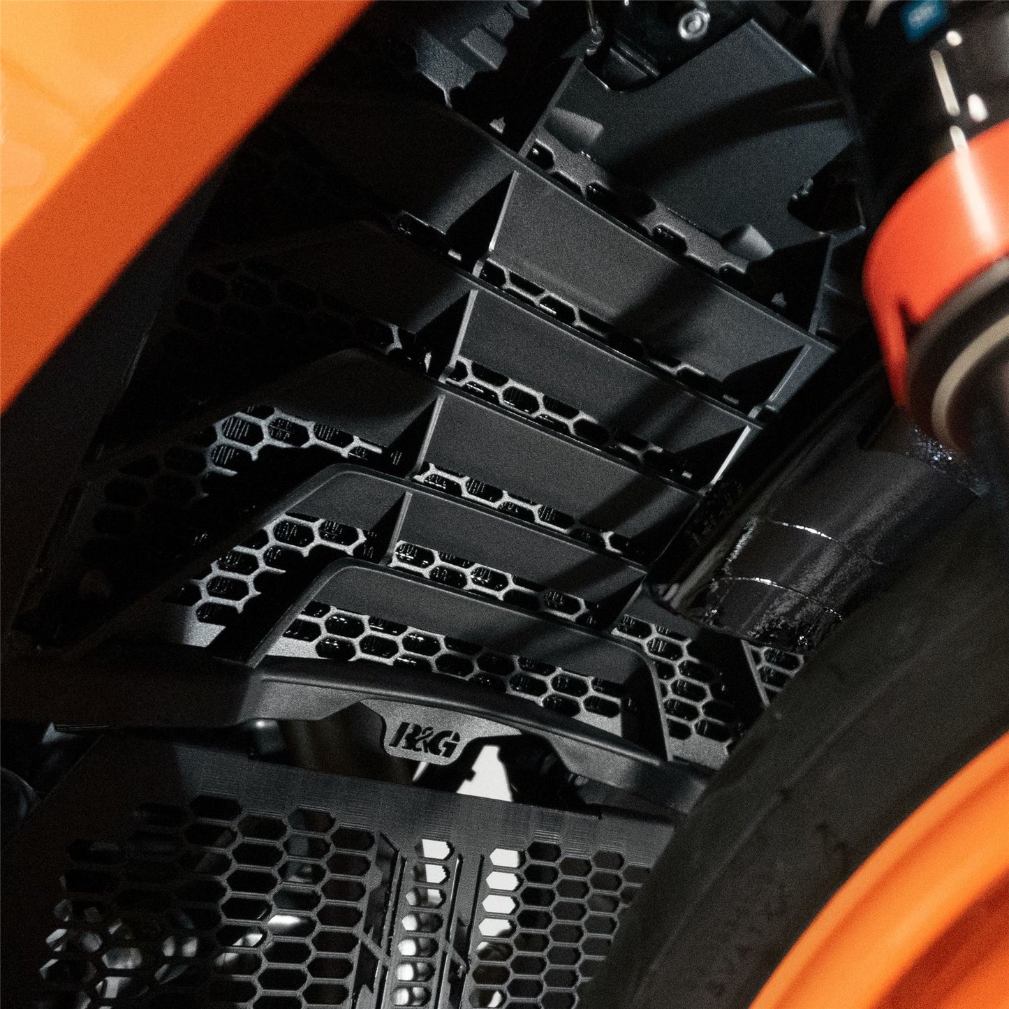 PRO Radiator Guard for KTM RC 390 / 125 / 200 '22-, Duke 125 '24- /250/390 2024,Husqvarna Vitpilen 401 '24-