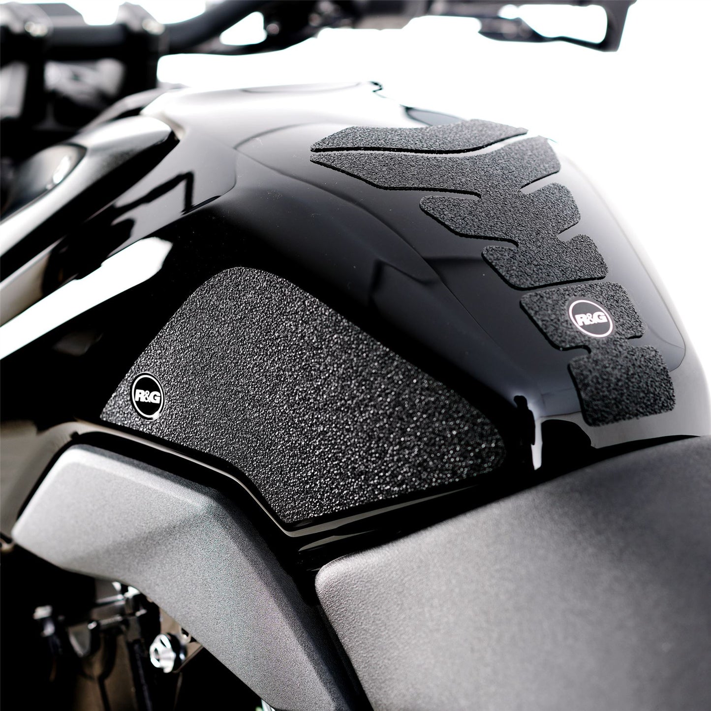 R&G Tank Traction Grips for Suzuki GSX-8S '23-, GSX-8R '24- Colour: Clear