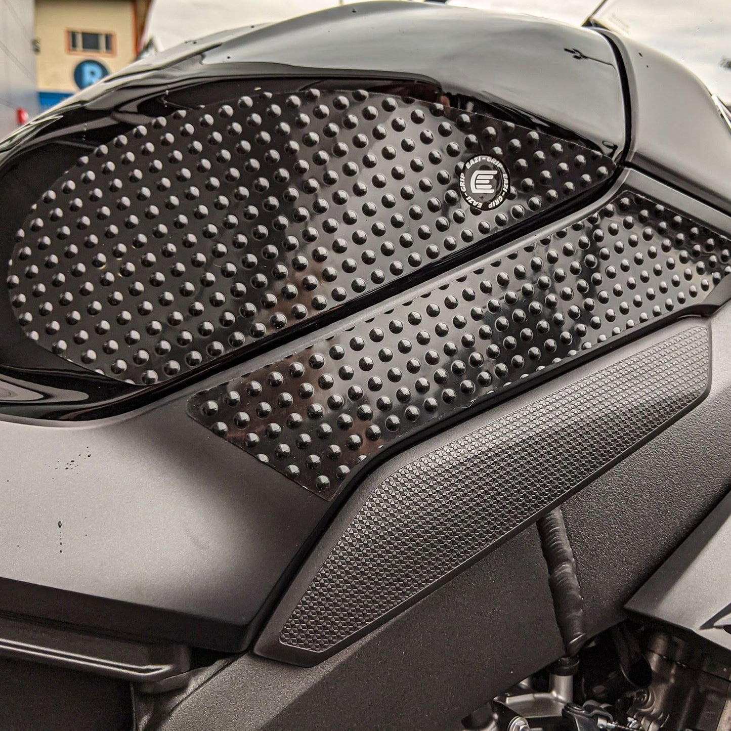 Eazi-Grip Honda CBR1000RR Fireblade 2020-2025 - EVO Eazi-Grip Colour: Black