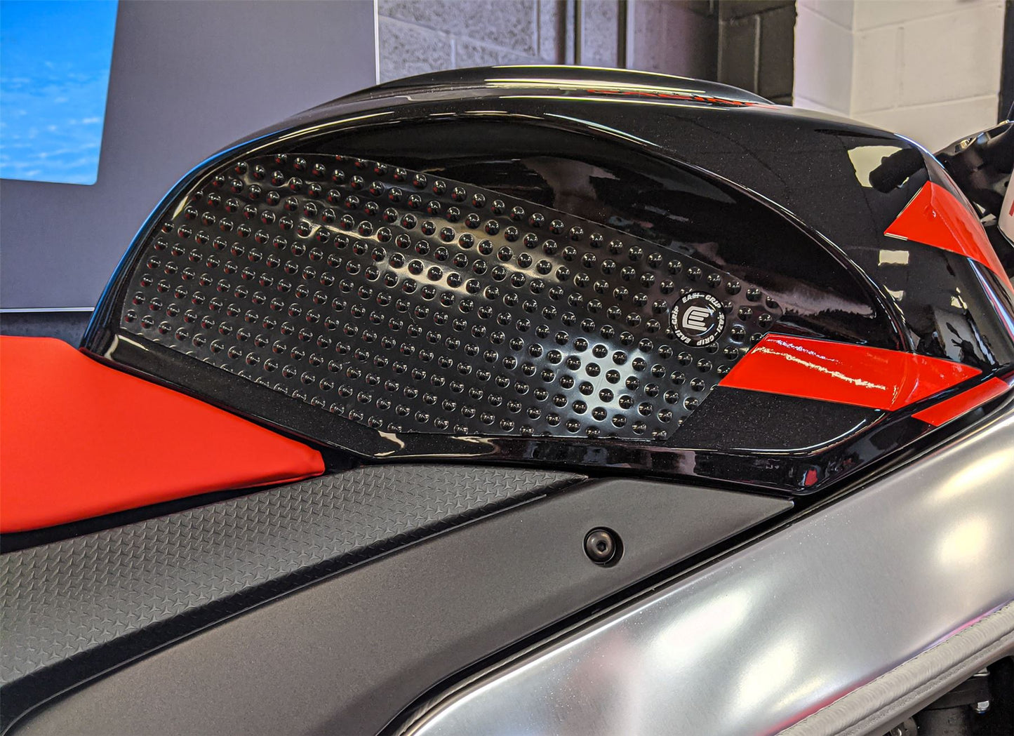 Eazi-Grip Aprilia RSV4 / Tuono V4 2021-2025  - EVO Eazi-Grip Colour: Black