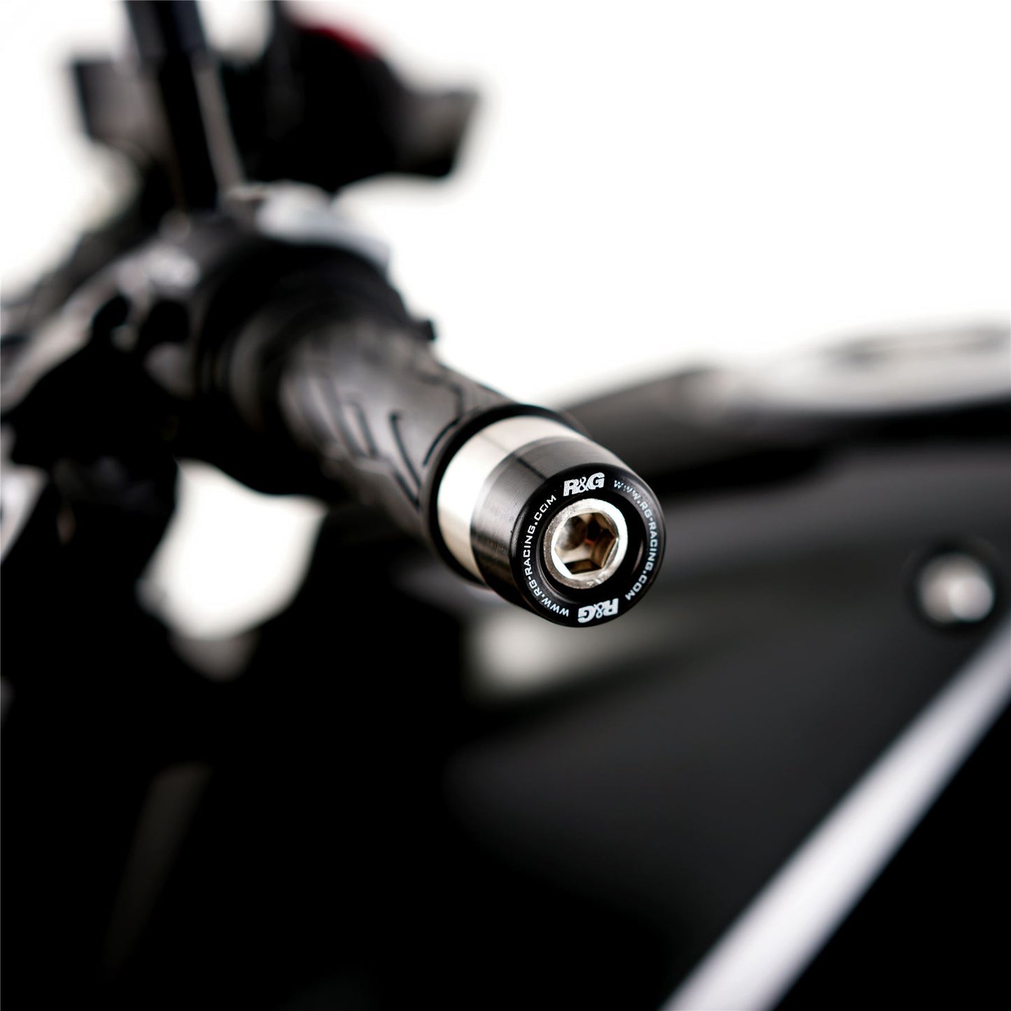 Bar End Sliders for the Suzuki GSX-R1000 '17-  / GSX-R1000R '17- '24, GSX-8S (R) '23- & V-Strom 800DE / RE  '23-