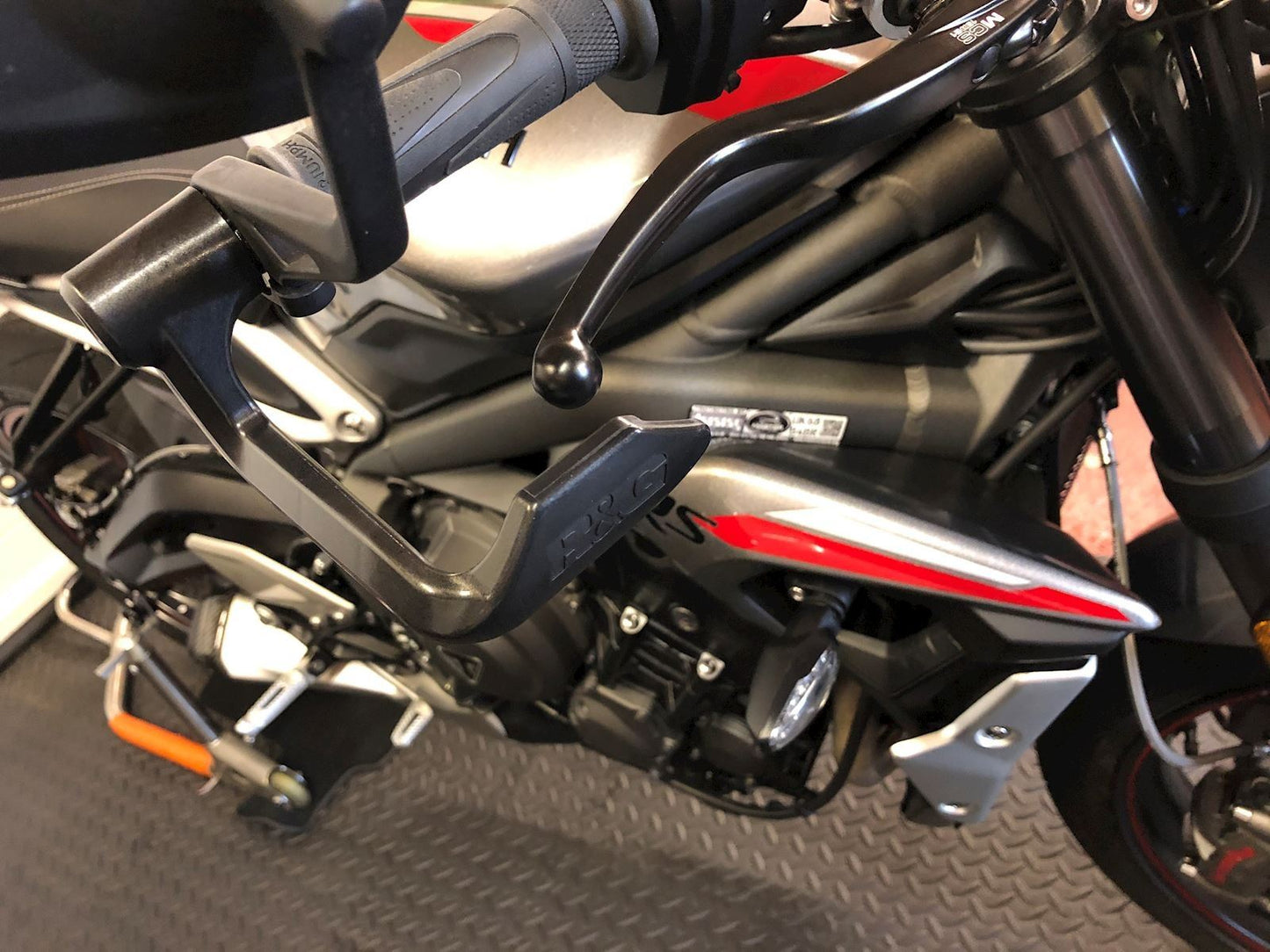 R&G Brake Lever Guard for Suzuki GSX-S750 '17- '24, Triumph Street Triple   R/RS 765 '17-/ Street Triple S 765 '17- '20-, Yamaha YZF-R6 '17- , Aprilia Tuono 660 '21- '24, Dax 125 '22- &  Honda MSX125 '13-   Colour: Blue
