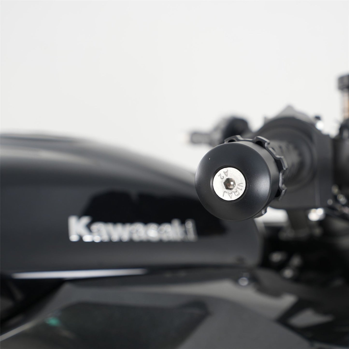 Kaoko Throttle Stabilizer for Kawasaki Z1000SX ('10- '24) & Ninja 1100SX '25- : models with parallel 37,8mm OD bar end weights.