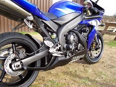 Crash Protectors - Classic Style for Yamaha YZFR1 '04- '06 Colour: Black